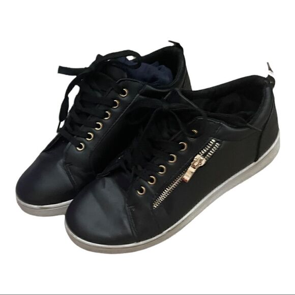 Size 9 Colloseum Black and Gold Sneakers - Picture 2 of 6